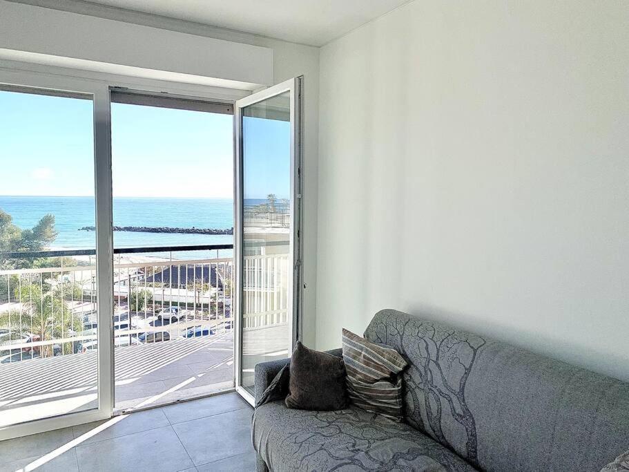 10 Min. Da Sanremo Appartamento Vista Mare Taggia Kültér fotó